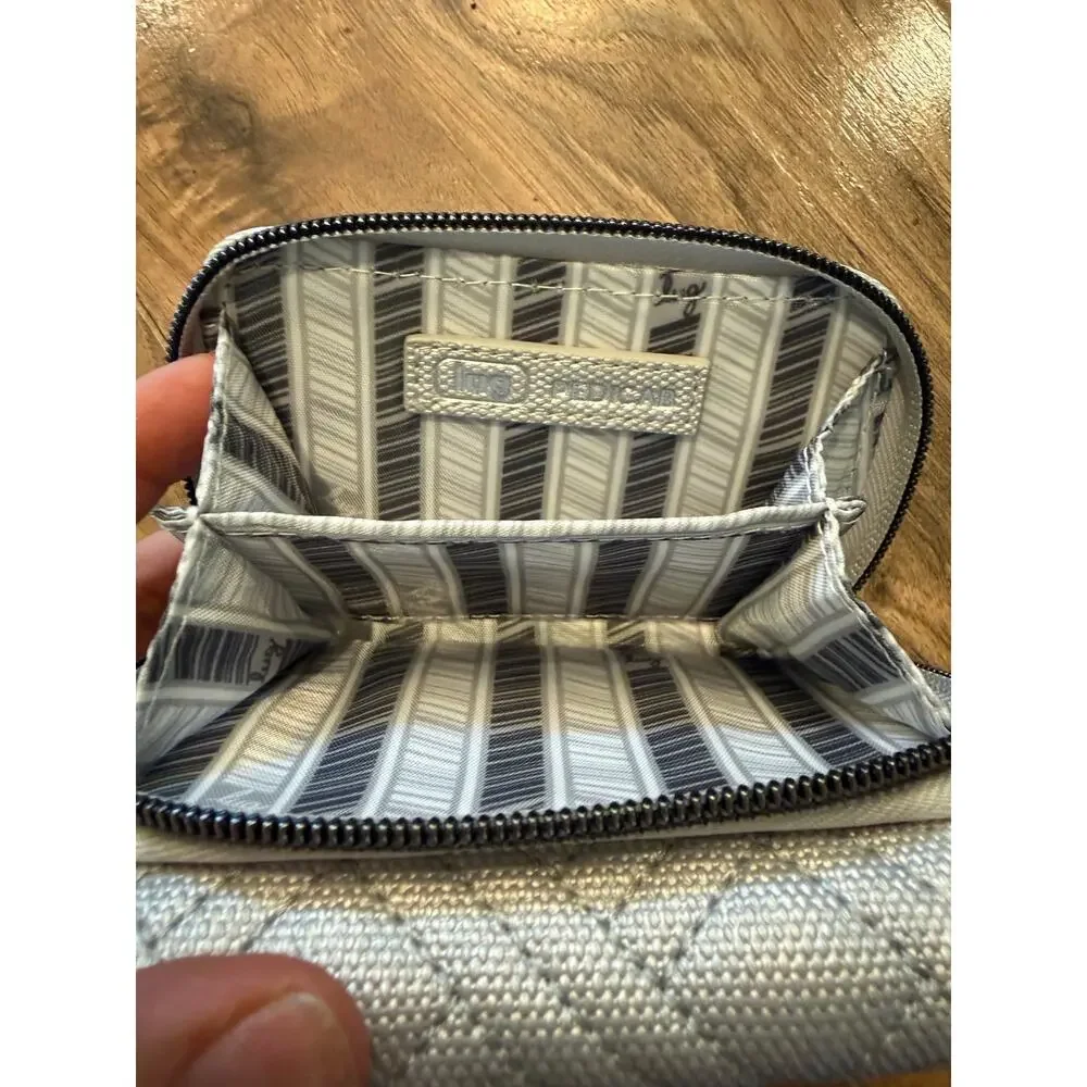 Lug wallet